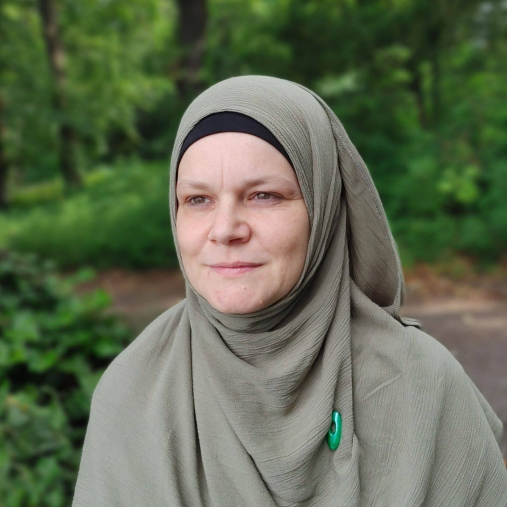 Dr. Claudia Azizah Seise
